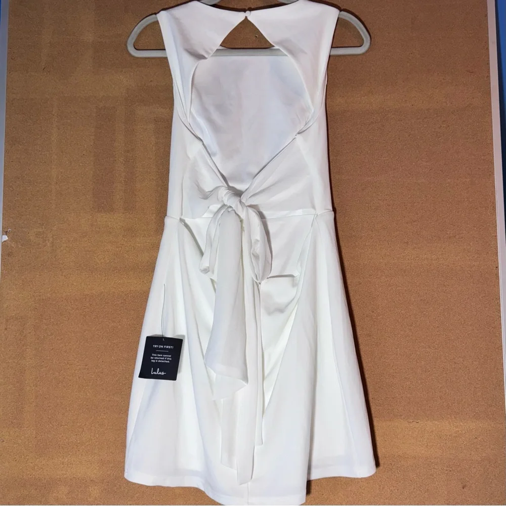 Lulus NWT white mini dress open back bow Soft Girl aesthetic graduation Size L - Picture 3 of 9